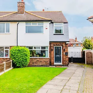 De Luxe Short Stays-norburn House Apartment