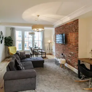 Spacious, Elegant Centre With Free Wifi Apartment