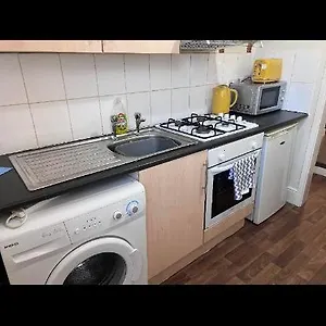 67,2 Colwick Road Ng2 4al Apartment